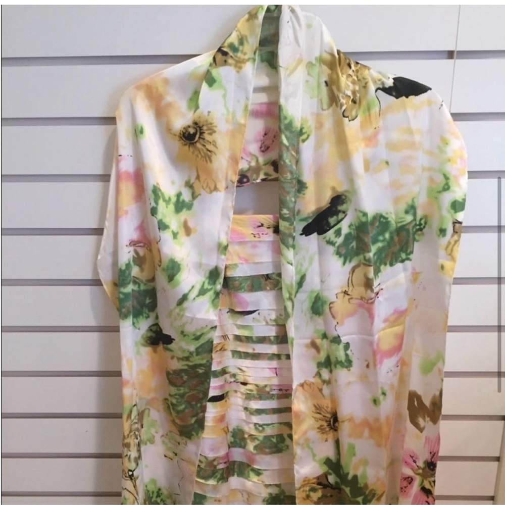 Beautiful floral silk Dress with wrap - Picture 2 of 14